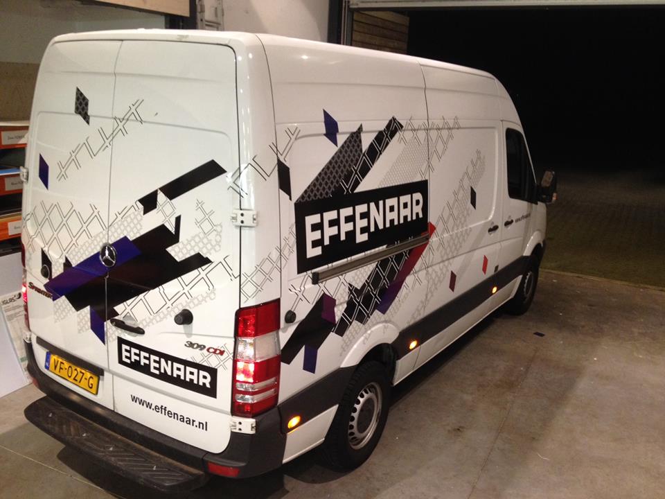 Signing Effenaar bus